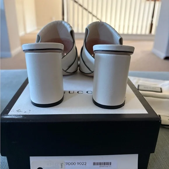 Gucci Kiltie Slide sandals. 💯% AUTHENTIC - Size 37 - US 7
Mystic white. Leather - Picture 7 of 12